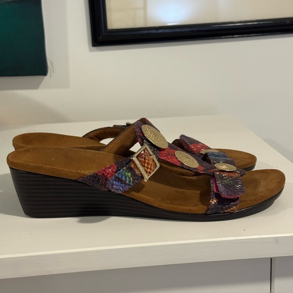 Vionic Multicolor Snake Print Sandals with Gold Accents Size 10 - Picture 4 of 9